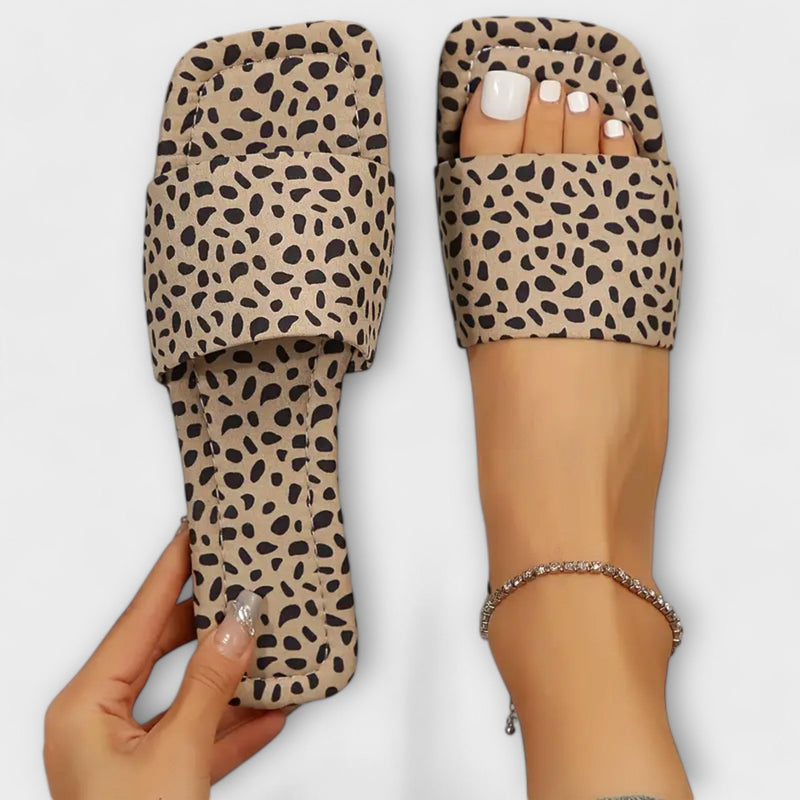Ploché slipony s leopardím vzorem