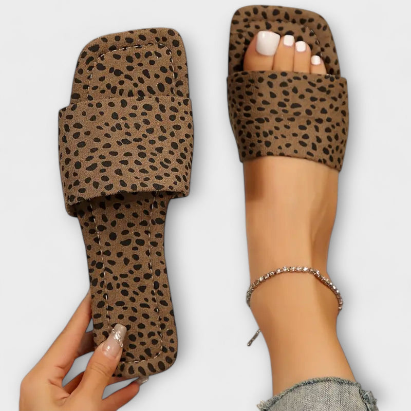 Ploché slipony s leopardím vzorem