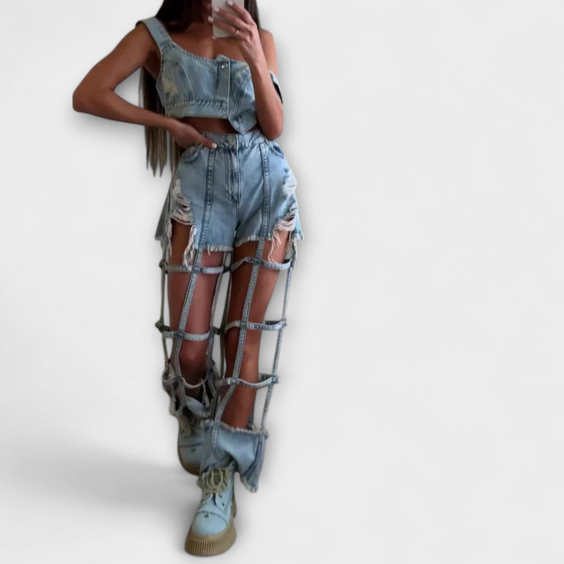 Gaia - Stylový světle modrý denimový crop top s detaily na ramínkách a setem roztrhaných šortek